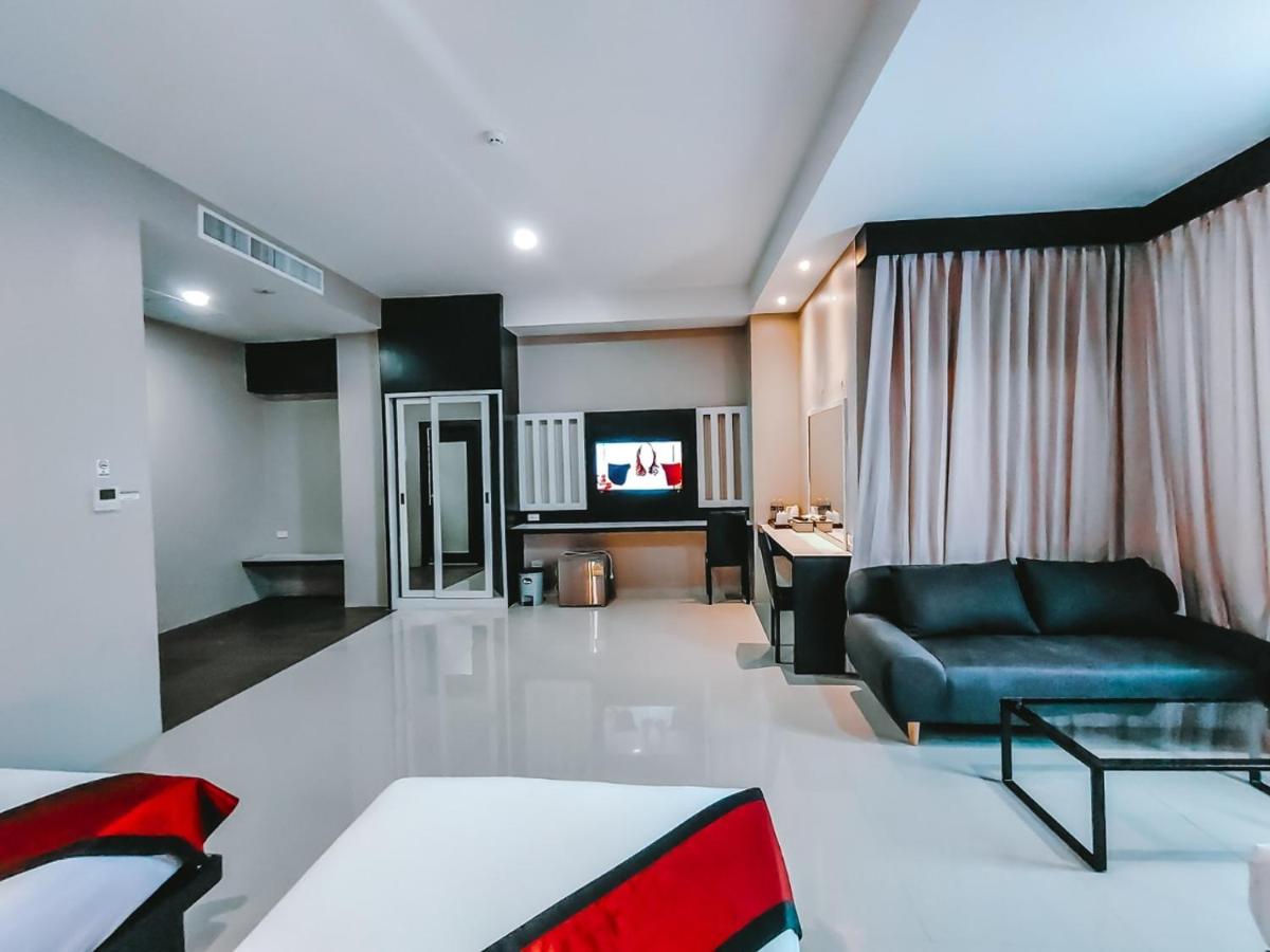 Lounge, The Harbourfront Hotel