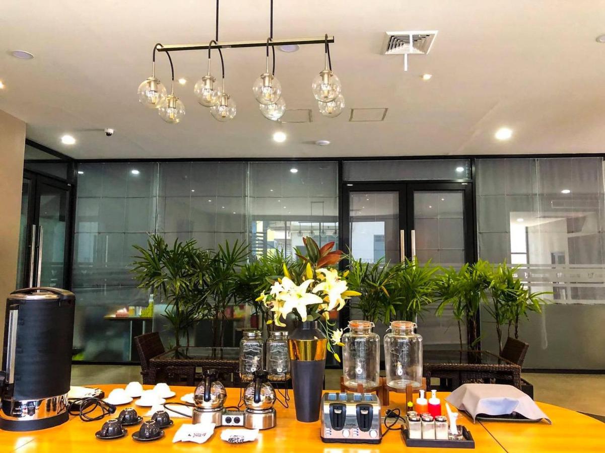 Breakfast room, The Harbourfront Hotel